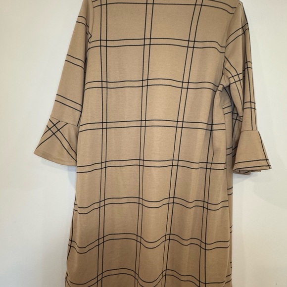 Boohoo Cream Shift Dress with Bell Sleeves - Picture 4 of 7